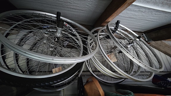 Uusia käyttämättömiä vanteita 26" 27" 28"