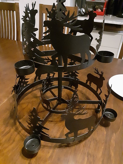 Metallinen kynttelikkö