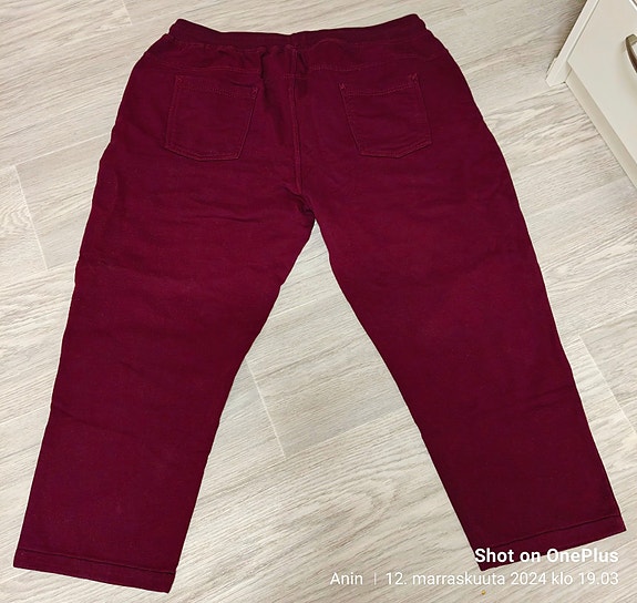 Tummat lila collarit