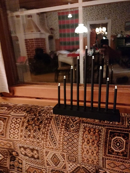 Led-kynttelikkö