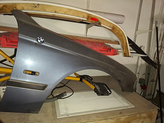 BMW E39 etusiipi