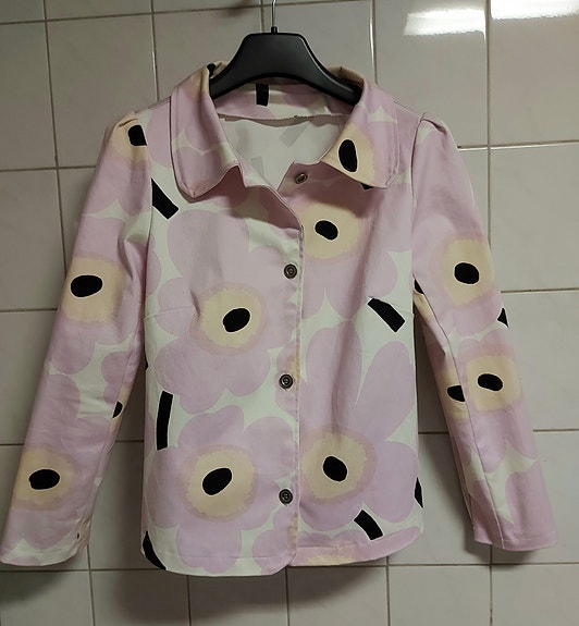 Unikko -kuvioinen, uusi, käsintehty takki n. M / 38