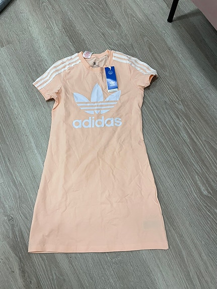 Adidas mekko koko 146