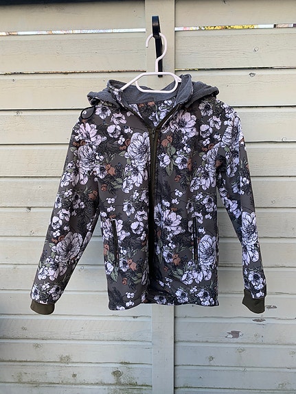 Nuppuprint softshell takki 134/140