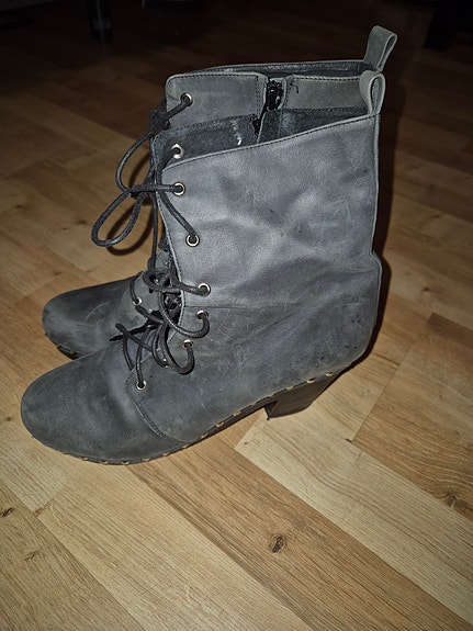 Tummanharmaat kengät koko 41