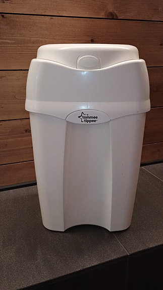 Tommee Tippee vaipparoskis + täyttökasetit + täyttöpussien muovia