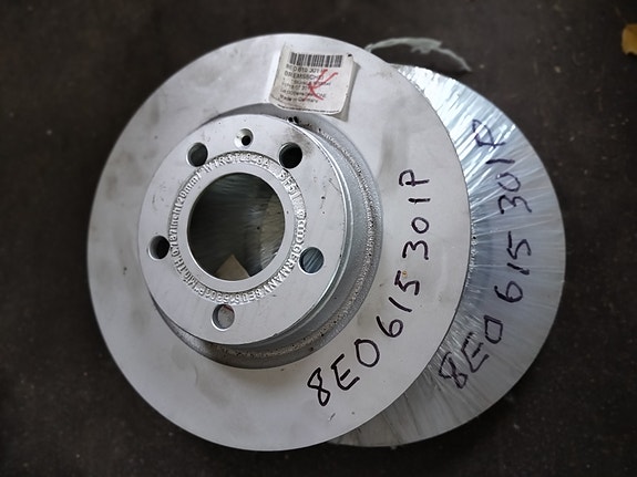 Jarrulevy AUDI A4 B6  JA PASSAT B5 ETULEVYT   280mm