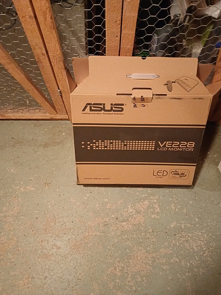 Asus näytön myyntilaatikko