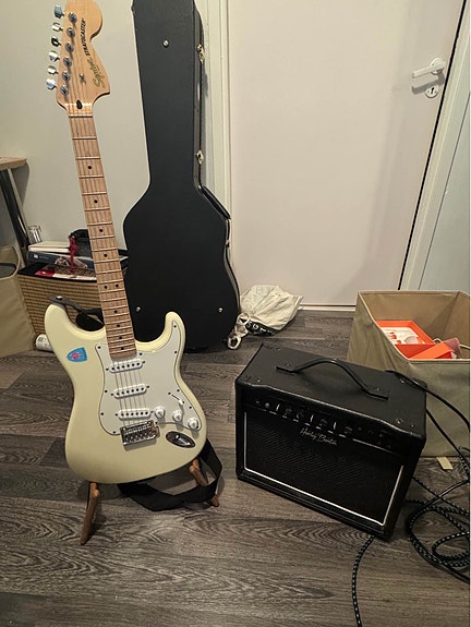 Electric guitar