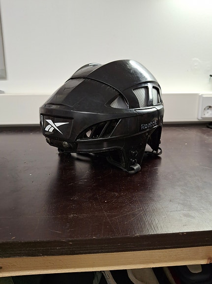 Reebok jääkiekkokypärä