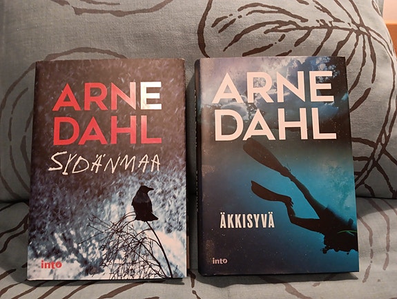 Arne Dahl: Sydänmaa ja Äkkisyvä 2 kirjaa