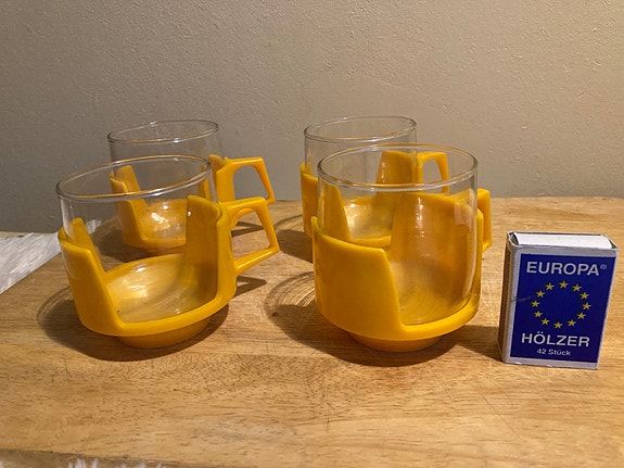 Retrot mukit 4 kpl / glögimukit