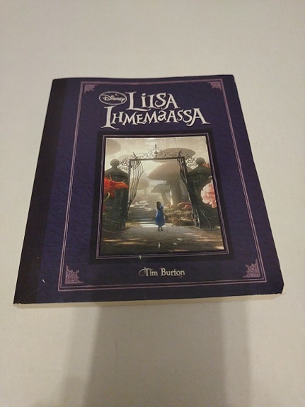Tim Burton: Liisa Ihmemaassa