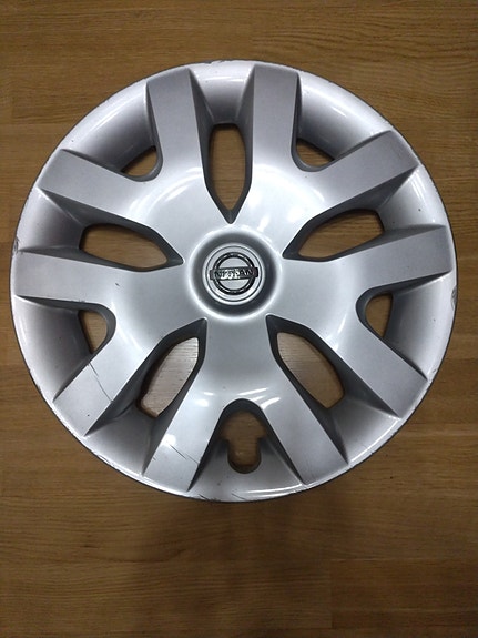 Nissan 16" pölykapseli