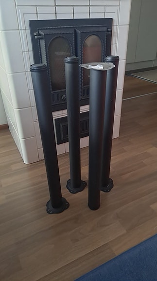 Pöydän jalkoja