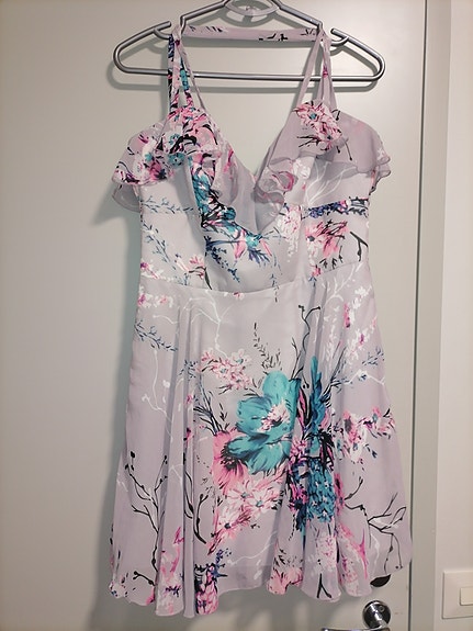 Myynti Lipsy london mekko koko L