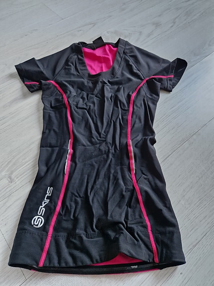 SKINS kompressiopaita koko XS