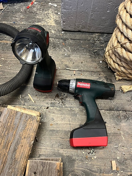 Metabo Impuls 14,4 v. Akkuporakone ja työvalaisin
