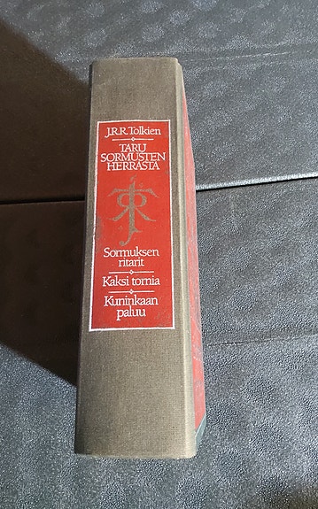 Taru Sormusten Herrasta- kirja.