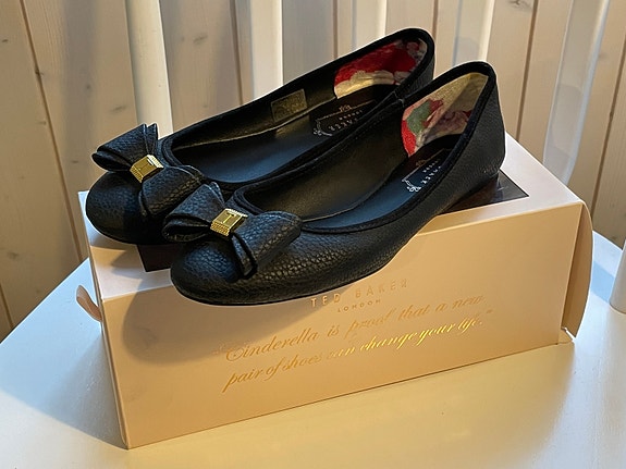 Ted Baker mustat ballerinat 37