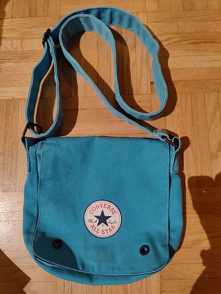 Converse pieni olkalaukku
