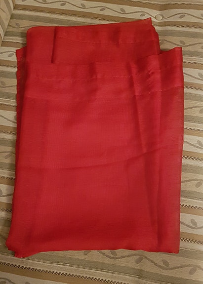 Punaisia verhoja