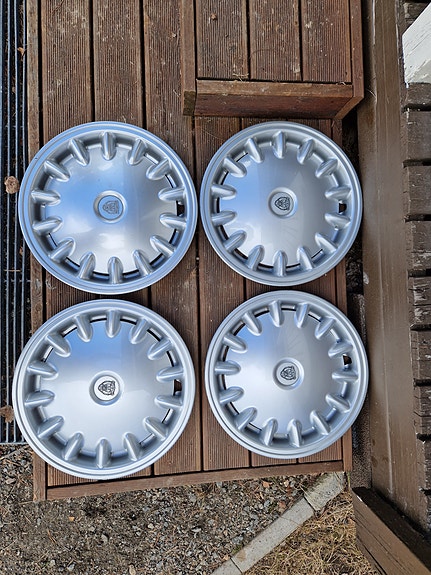 Jaguar XJ40 pölykapselit 15"