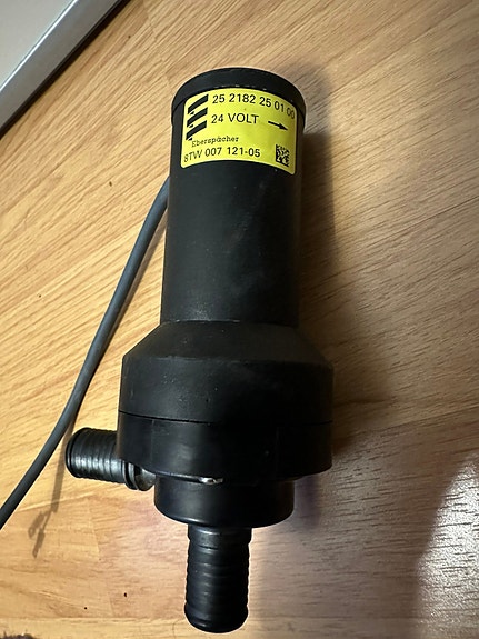 Eberspächer kiertovesipumppu 24V Hydronic M10