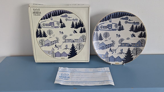 Arabia Joululautanen 1981 (Alkuperäisessä Paketissa, Raija Uosikkinen)