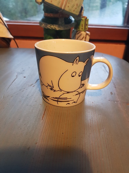 Muumimuki muumipeikko jäällä