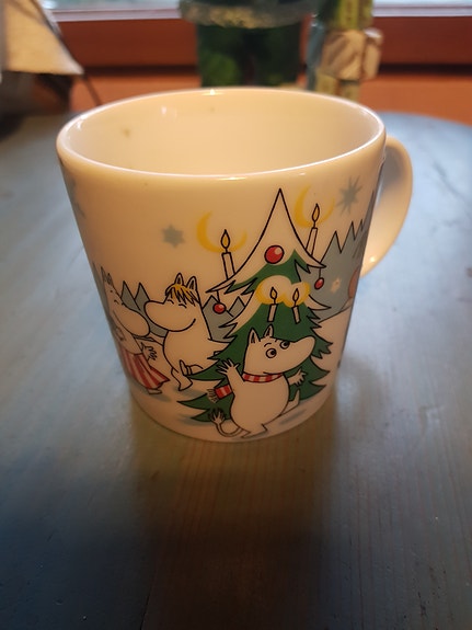 Muumimuki kuusen alla