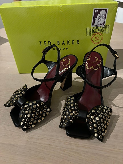 Uudet mukavat TED BAKER Rusettikorkkarit 36/37 nahkaa