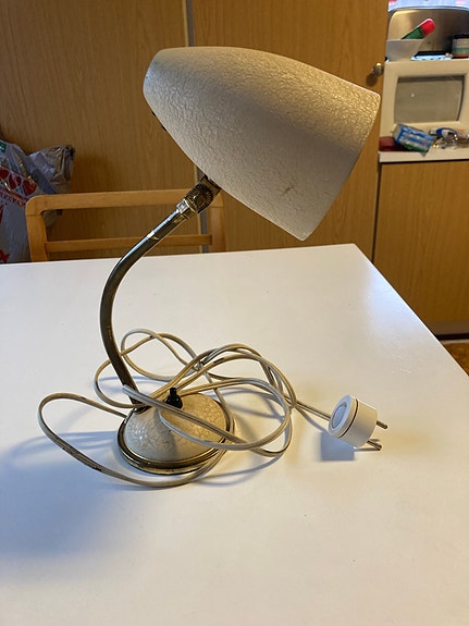 Lival pöytävalaisin