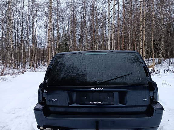 Volvo V70 2.4 vm 2006 Farmarin.taka ovi täydellinen.hieno.