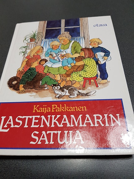 Lastenkamarin satuja. Kaija Pakkanen.