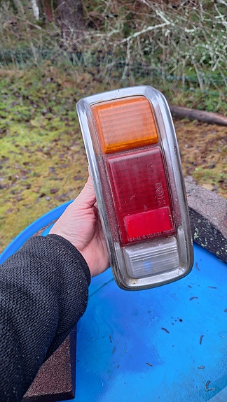 Datsun 100a vanhempi takalamppu