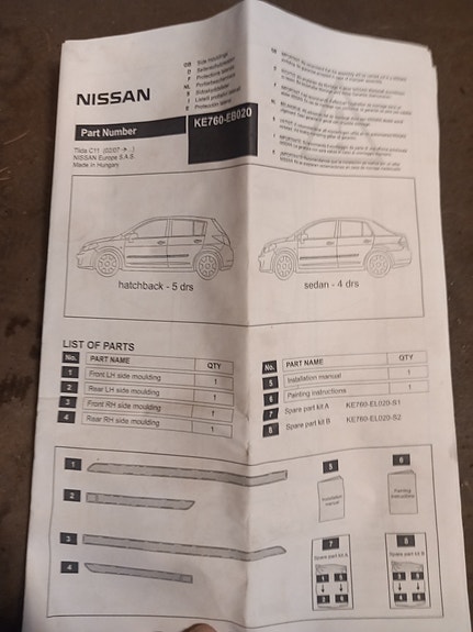 Nissan Tiida C11 ovien kylkilistat