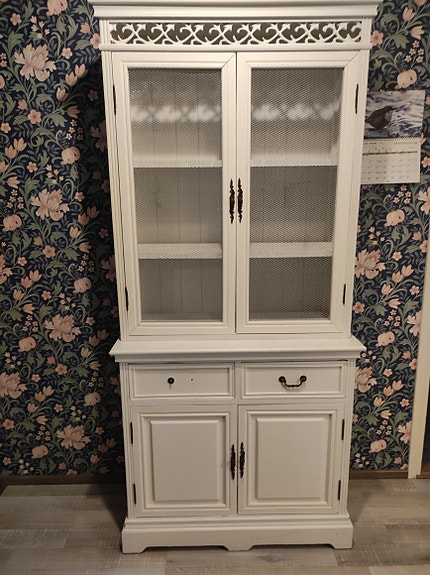 Kaunis kaappi 2 osainen Kork 180cm leveys 90cm syvin syvyys n45cm
