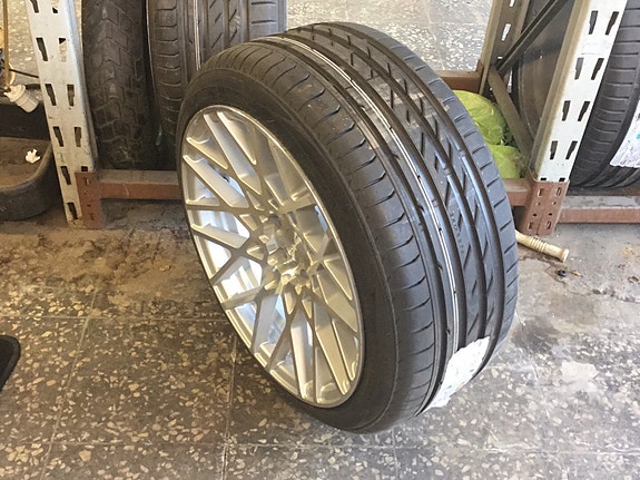 Rotiform BLQ+ Nokian zLine 245/40-19