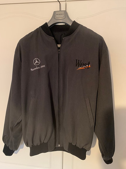 Pikkutakki Mercedes-Bens/West logoilla