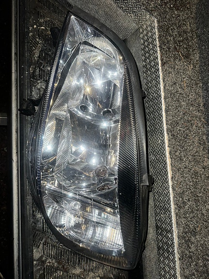 Opel Zafira vas. Etuvalo umpio uusi