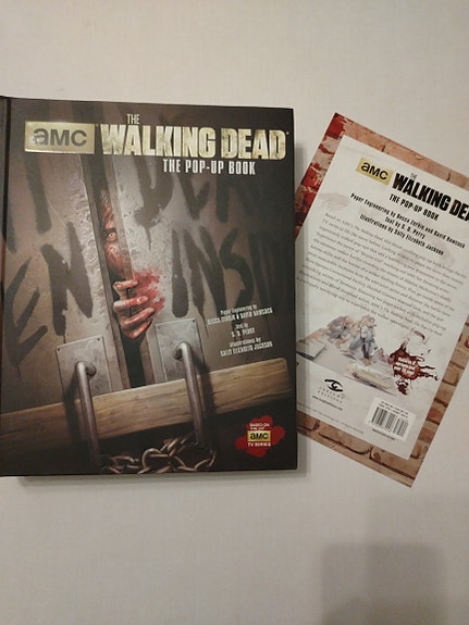 The walking dead: The pop-up book | Tori