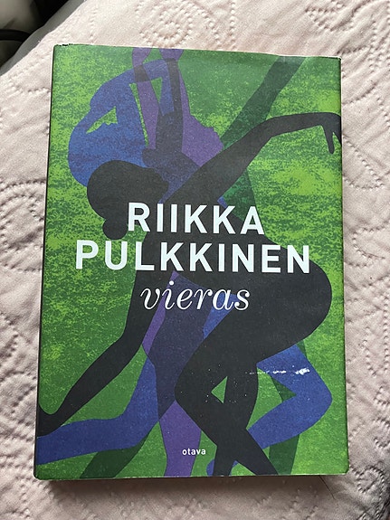 Kirja Riikka Pulkkinen "Vieras"