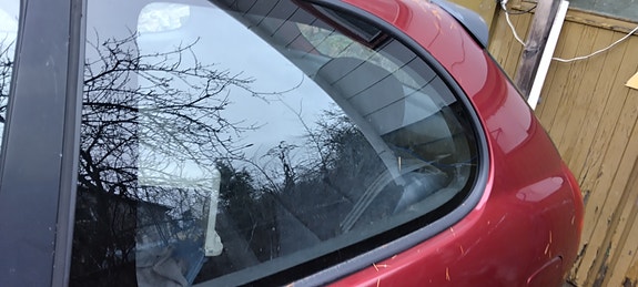 Toyota corolla 1,4 vm 2000  sivu lasi 40 euroa