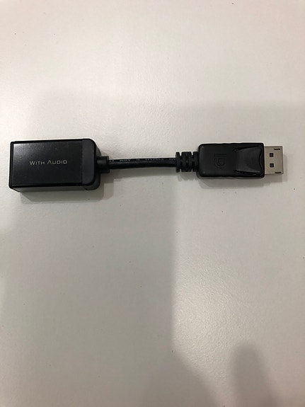 Hei! Ilmoituksen kuvissa on HDMI -> Display Port -adapteri.
