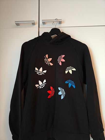 Adidas huppari
