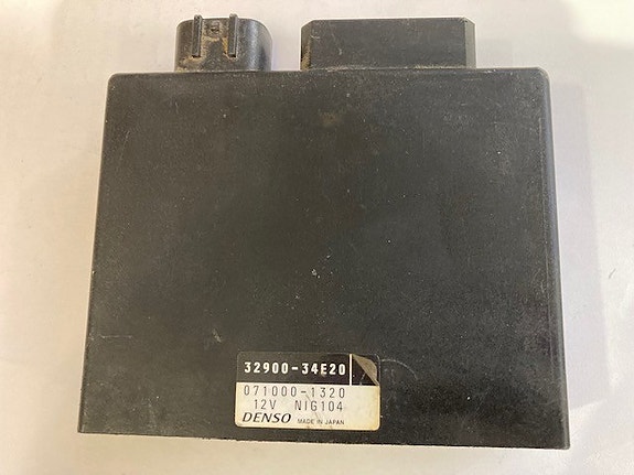 SUZUKI GSXR 600 SRAD ECU CDI moottorin ohjausyksikkö DENSO 071000-1320