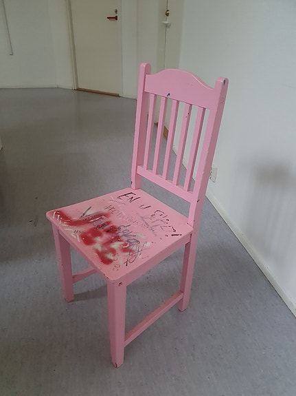 Mäntyinen tuoli
