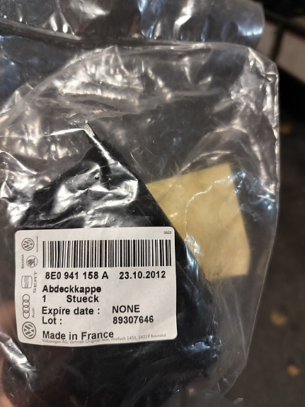 Ajovalon luukku Audi A4