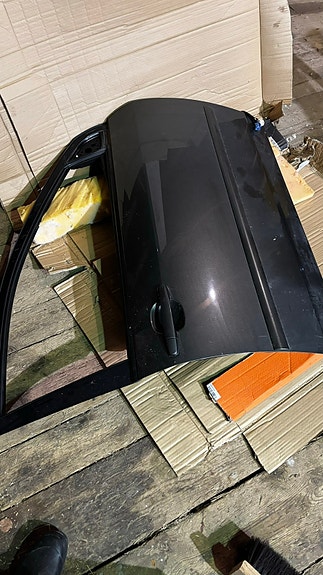 Myydään Toyota Corollan HB oikea etuovi (5 ovinen malli)